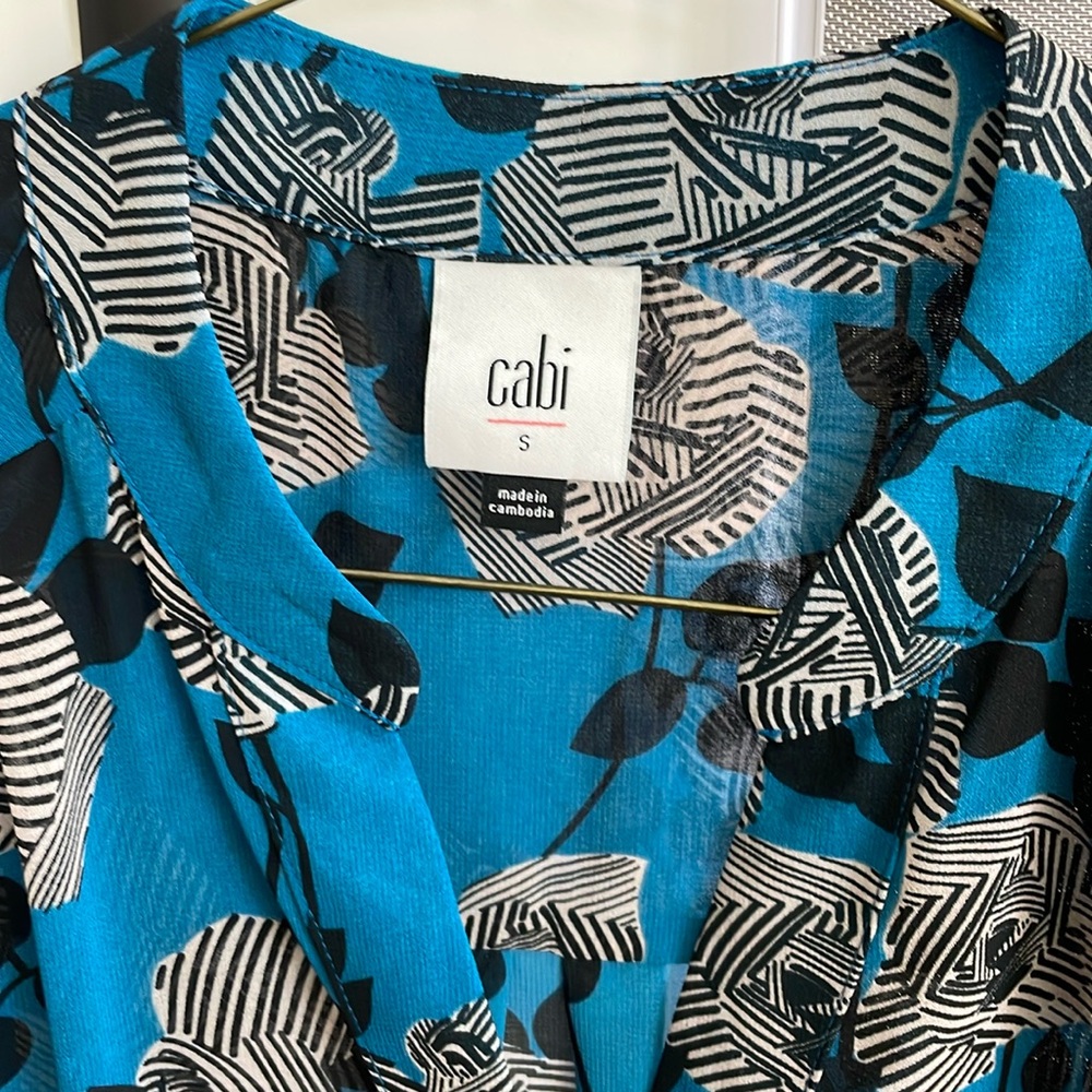 Cabi size small sleeveless blouse. Buttons all the way down. Metal buttons.